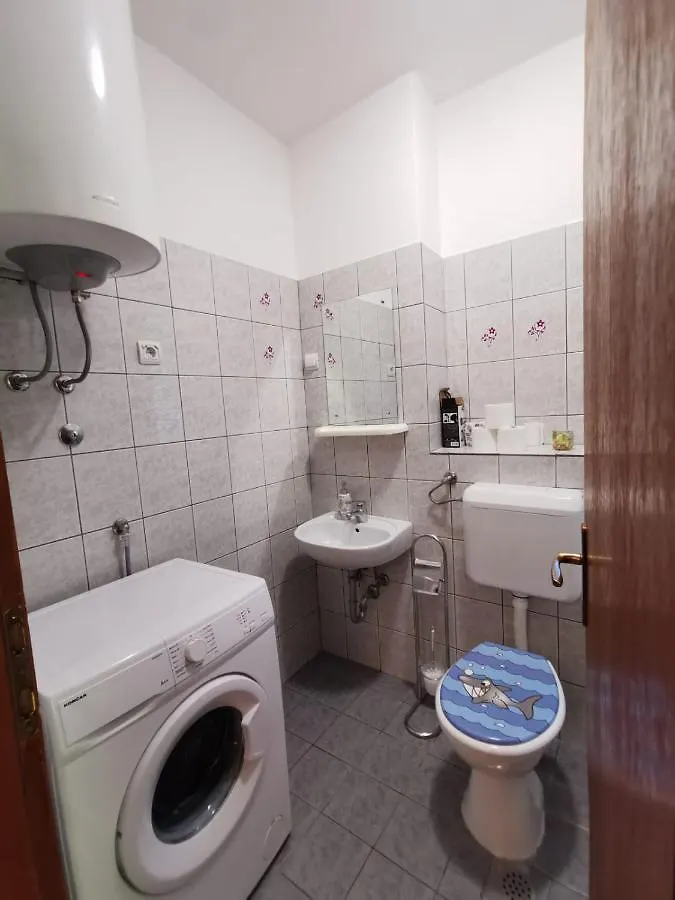 Apartament 0*, Omisalj